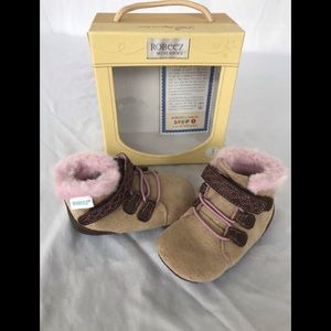 Robeez mini shoez booties Sz 3 6-9 months…